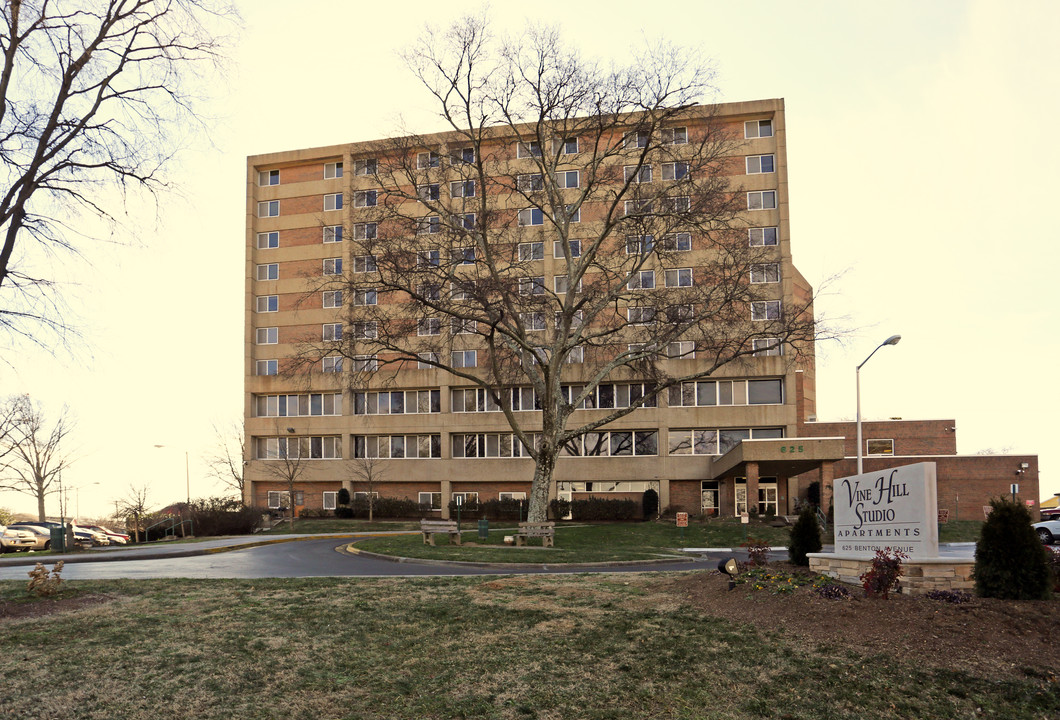 Vine Hill Towers in Nashville, TN - Foto de edificio