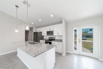 2122 NW 9th Ave in Cape Coral, FL - Building Photo - Building Photo