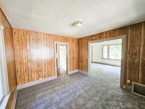 1317 Brown St in Akron, OH - Foto de edificio - Building Photo