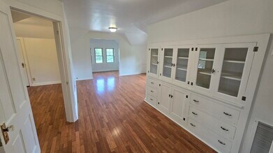 1401 W Brown Deer Rd in River Hills, WI - Building Photo - Building Photo