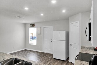 15520 Taylorcrest Dr in Cut And Shoot, TX - Building Photo - Building Photo