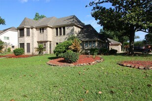 7506 Pine Green Ln in Humble, TX - Building Photo