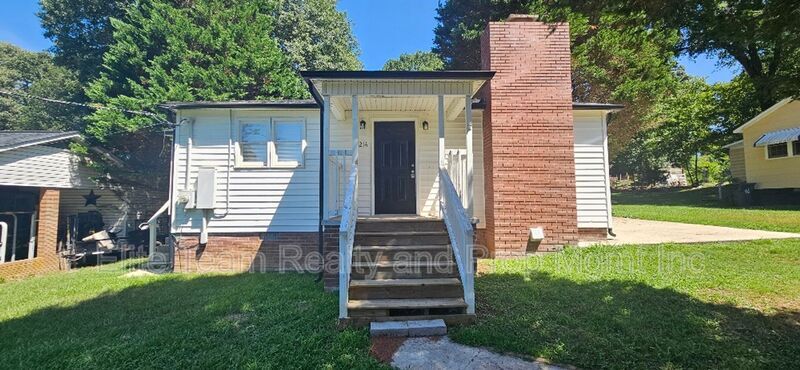 214 W Church St in Stanley, NC - Building Photo