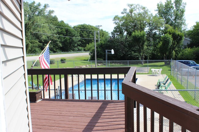 Tudor Park Apartments in Morris, IL - Building Photo - Building Photo