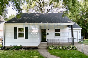 3453 St Bernard Dr in Toledo, OH - Building Photo