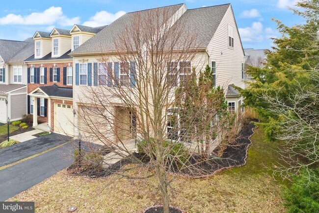 9311 Warren Falls Ln in Linton Hall, VA - Building Photo - Building Photo