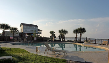 Snug Harbour Condos in Pensacola, FL - Building Photo - Building Photo