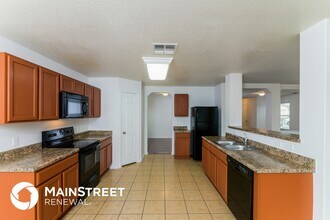 13019 Strada Privata in San Antonio, TX - Foto de edificio - Building Photo