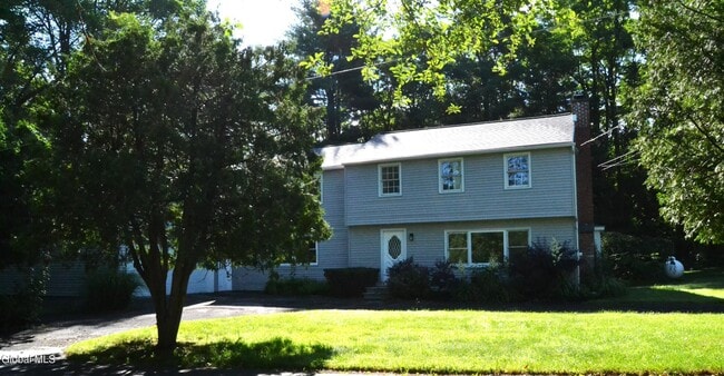 property at 7 Erics Ln