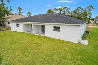 876 Apartment St in Lehigh Acres, FL - Building Photo - Building Photo