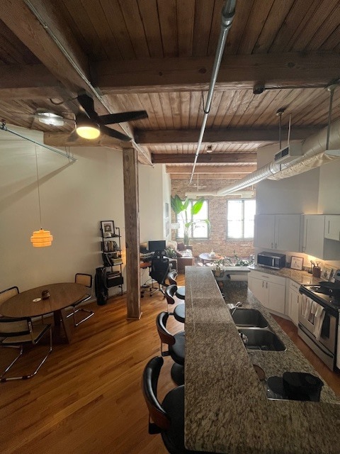 225 W Huron St, Unit 604 in Chicago, IL - Foto de edificio - Building Photo