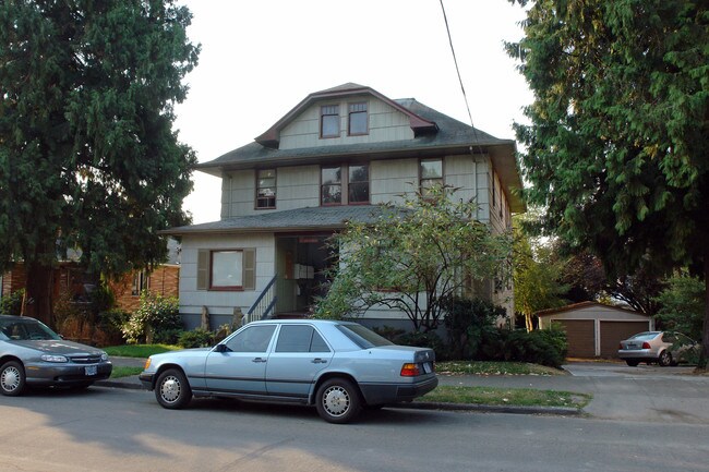 3804 SE Francis St in Portland, OR - Building Photo - Building Photo