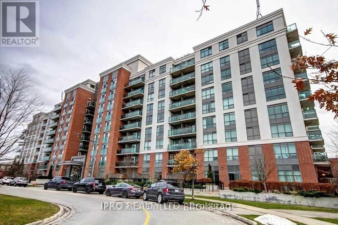 120-120 Dallimore Cir in Toronto, ON - Building Photo