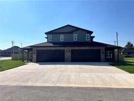 620 Cosmos St in Centerton, AR - Building Photo