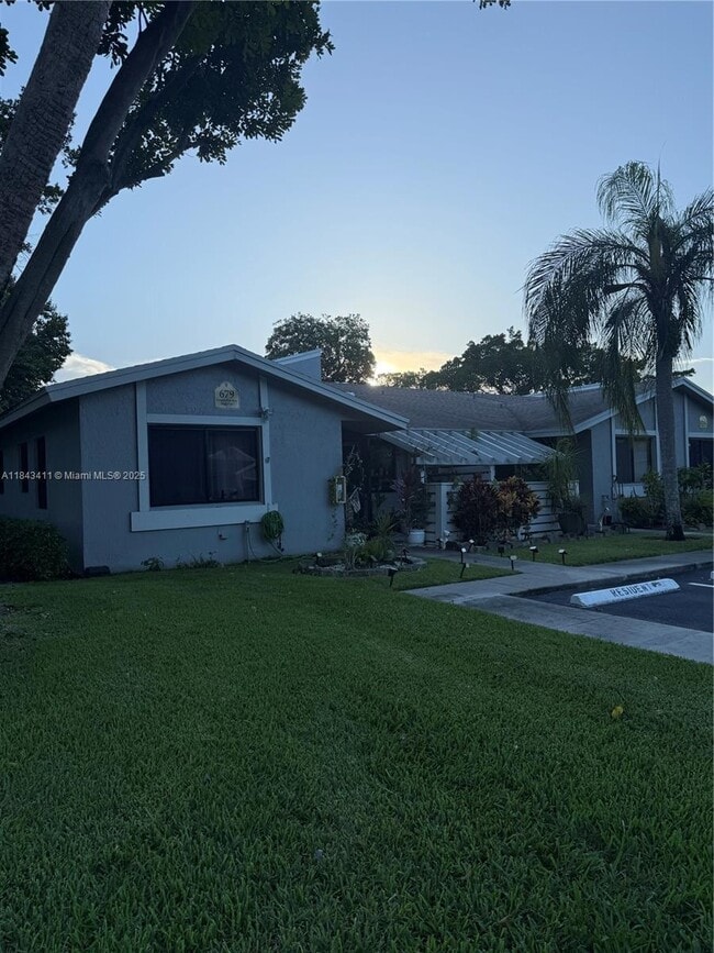 679 Racquet Club Rd in Weston, FL - Building Photo - Building Photo