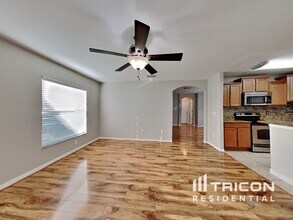 7810 Maroon Peak Dr in Ruskin, FL - Building Photo - Building Photo