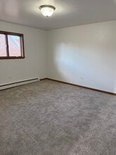 2442 N 77th Ct, Unit 2 in Elmwood Park, IL - Foto de edificio - Building Photo
