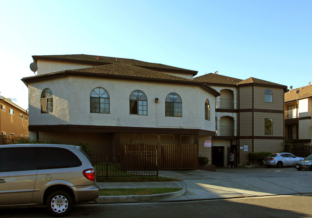 210 W Vermont Ave in Anaheim, CA - Building Photo