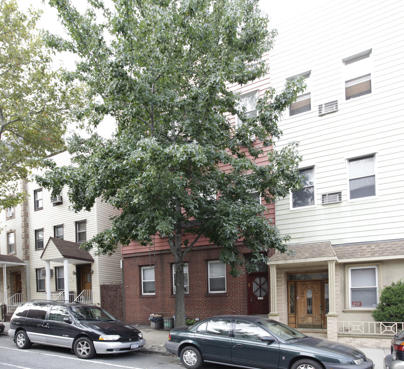283 Manhattan Ave in Brooklyn, NY - Foto de edificio