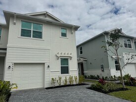 4663 Hollister Ave in Greenacres, FL - Building Photo