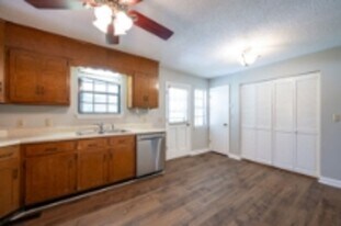 5902 Fort Sumter Dr in Harrison, TN - Building Photo