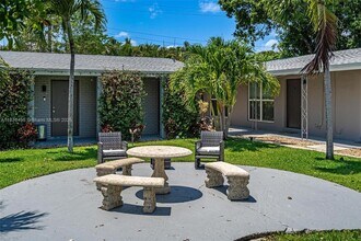 2201 NE 14th Ave in Wilton Manors, FL - Building Photo - Building Photo