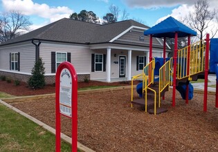 Holly Creek in Creedmoor, NC - Foto de edificio - Building Photo