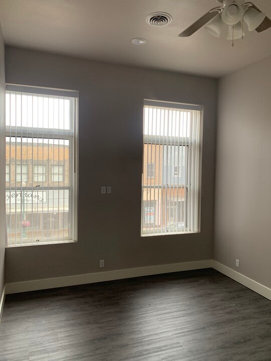 210 N Main St in Mitchell, SD - Building Photo