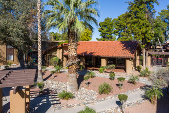 Villas Los Duraznos in Tucson, AZ - Building Photo - Building Photo