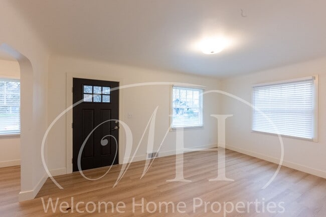 property at 427 E Pine St