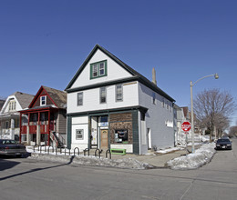 732 E Clarke St in Milwaukee, WI - Foto de edificio - Building Photo