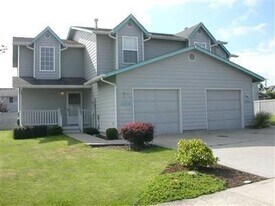 15308-15310 Berry Valley Rd SE in Yelm, WA - Building Photo