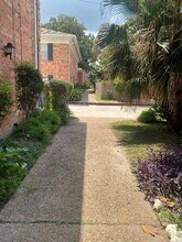 2822 Briarhurst Dr in Houston, TX - Foto de edificio - Building Photo