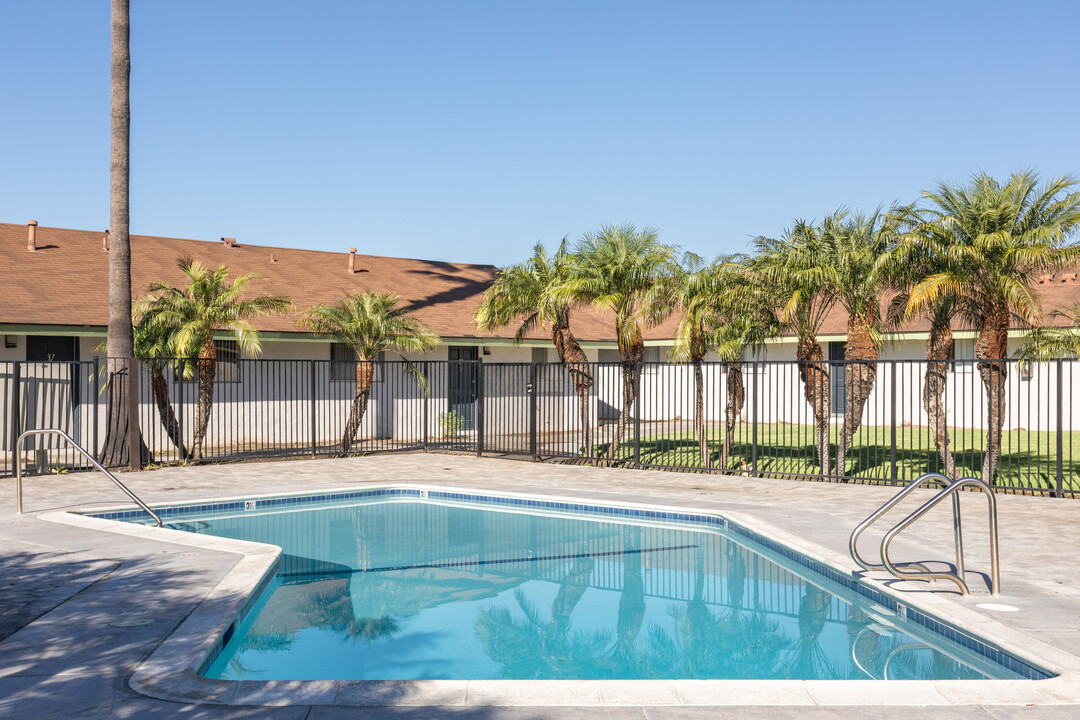 French Quarter Apartments in Anaheim, CA - Foto de edificio