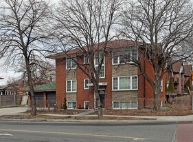 444 Royal York Rd in Toronto, ON - Building Photo