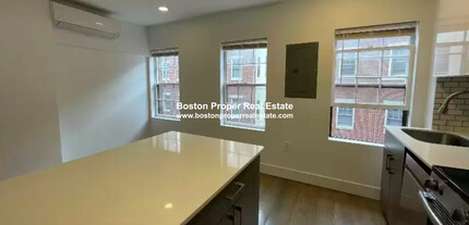 61 Joy St, Unit 3 in Boston, MA - Building Photo - Building Photo