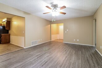 1212 SE 11th St in Moore, OK - Building Photo - Building Photo