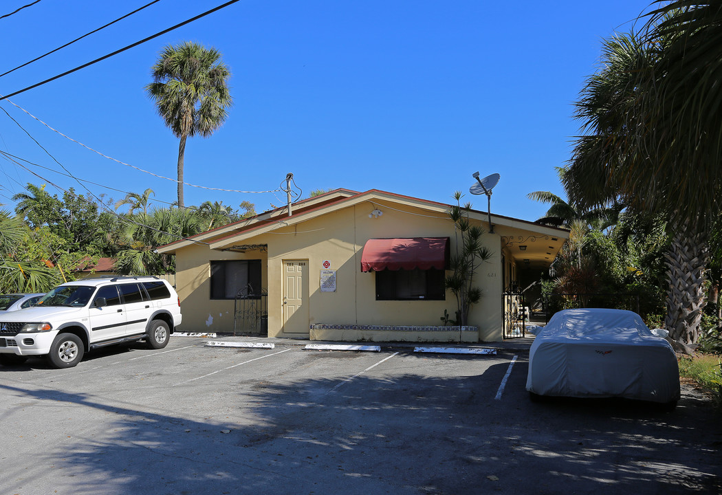 615-623 NE 29th Dr in Wilton Manors, FL - Building Photo