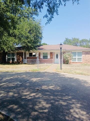 property at 912 Woodview Dr