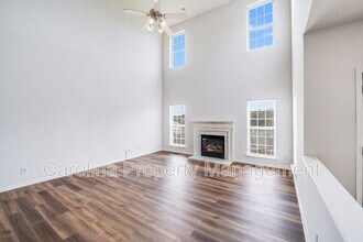 121 Riverfront Pkwy in Mount Holly, NC - Foto de edificio - Building Photo
