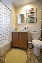 72 Parsons St, Unit 1 in Boston, MA - Foto de edificio - Building Photo
