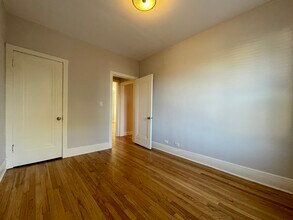 2329 N Rockwell St, Unit 3A in Chicago, IL - Building Photo - Building Photo