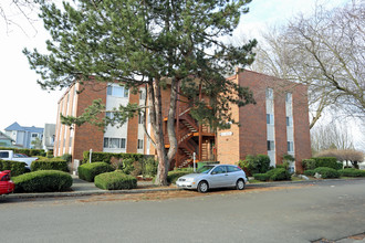 Riverview Apartments in Renton, WA - Building Photo - Building Photo