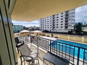 1501 S Ocean Dr, Unit 205 in Hollywood, FL - Foto de edificio - Building Photo