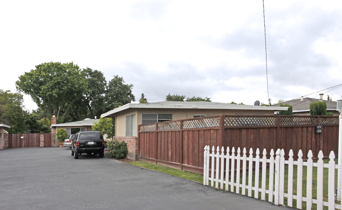 1053-1059 Madison Ave in Redwood City, CA - Building Photo