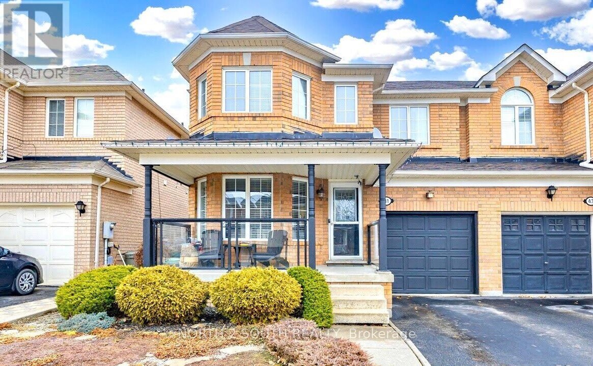 41 Discovery Trail in Vaughan, ON - Building Photo