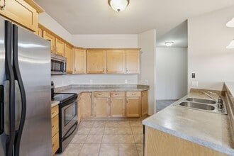 Prairie Stone Commons in Madison, WI - Foto de edificio - Building Photo