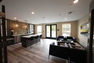 645 Main St in Peekskill, NY - Foto de edificio - Building Photo