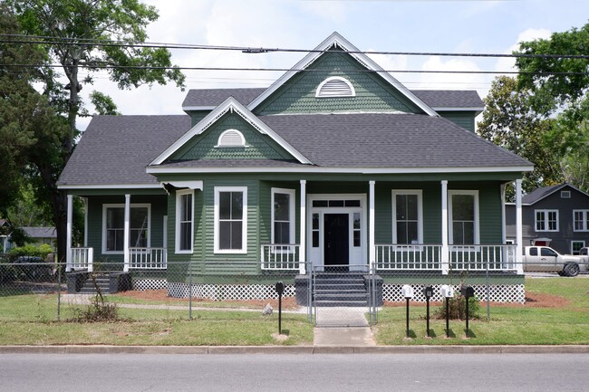 1968 Clinton Ave in Mobile, AL - Building Photo - Building Photo