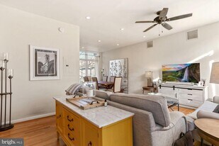 725 Delaware Ave SW in Washington, DC - Building Photo